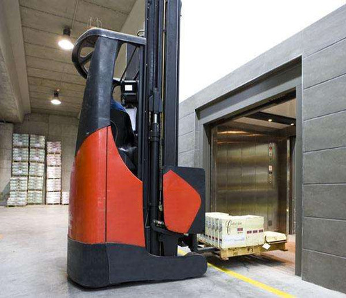 载货电梯